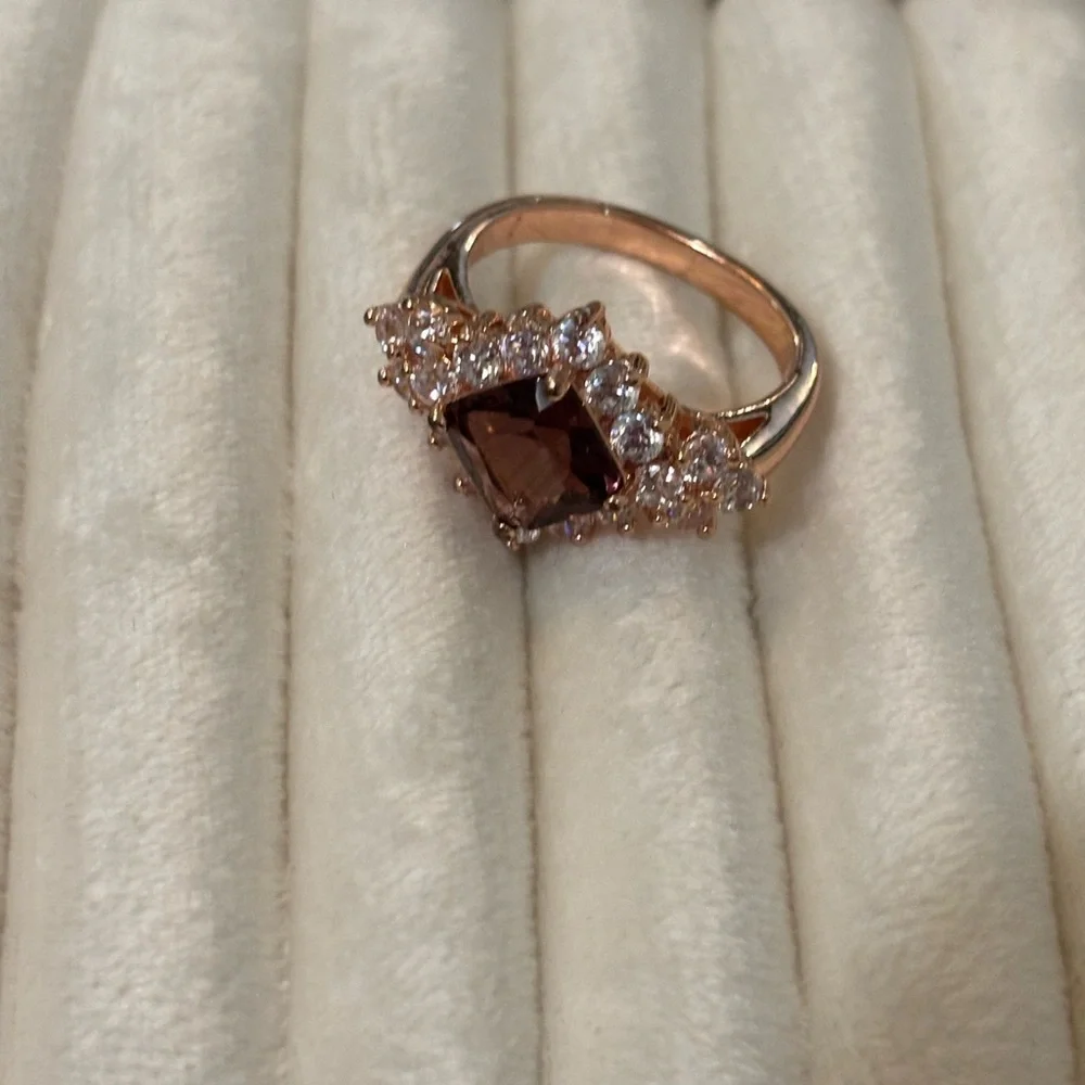 Elegant Purple Halo Ring with Clear Stone Accents and clover ๐ corners 6.5 NWOT - Picture 7 of 11
